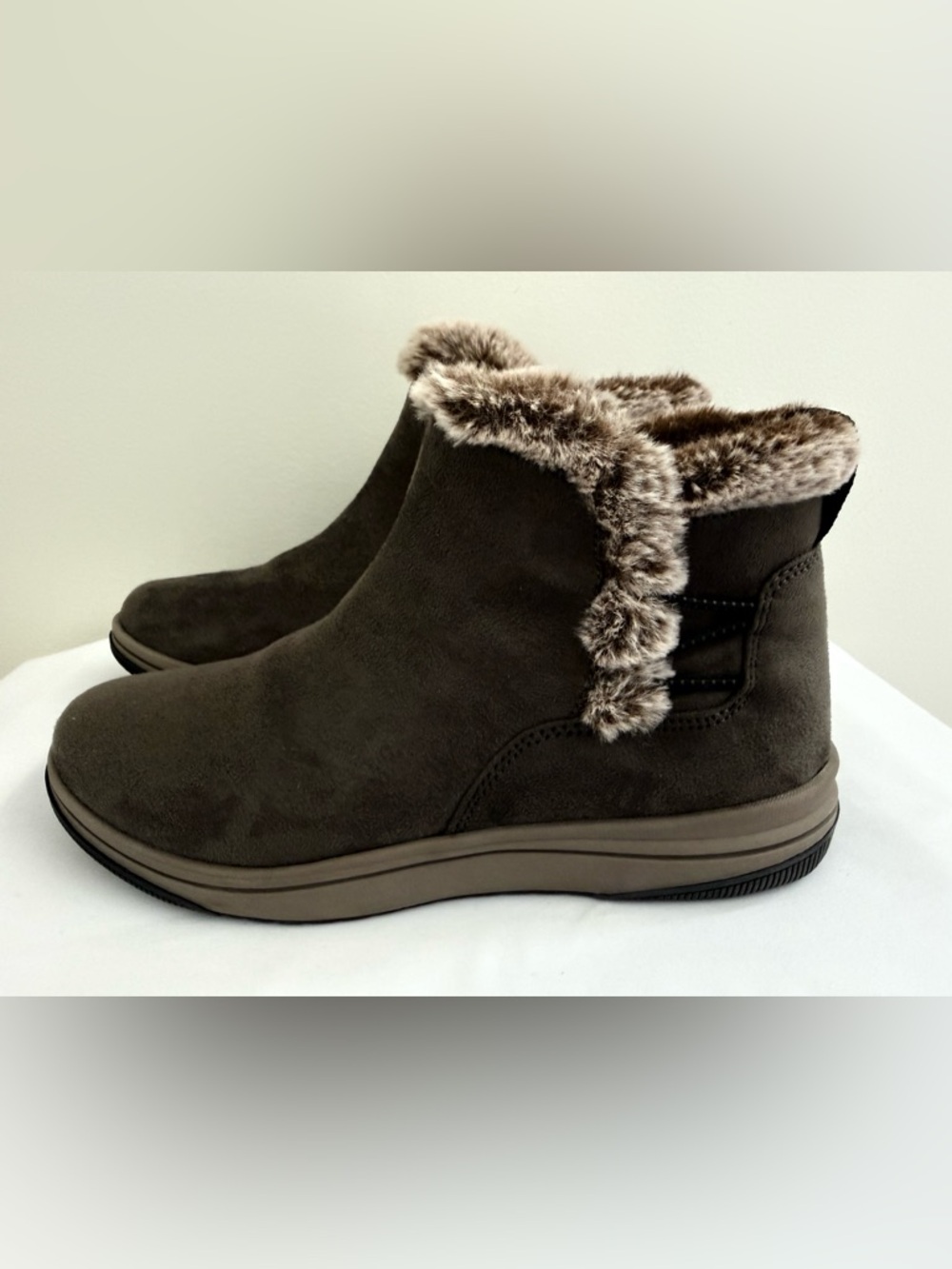 Clark’s Dark Olive Faux Fur Trim Suede Ankle Boots
